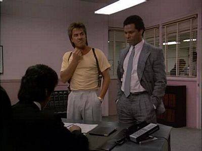 Miami Vice - Season 3 Episode 23 : Everybody's in Show Biz