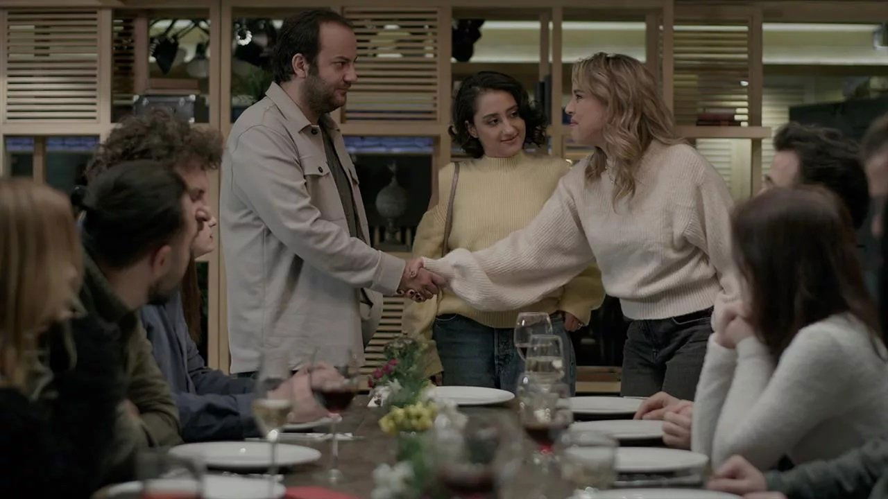 Aşk Kumardır backdrop