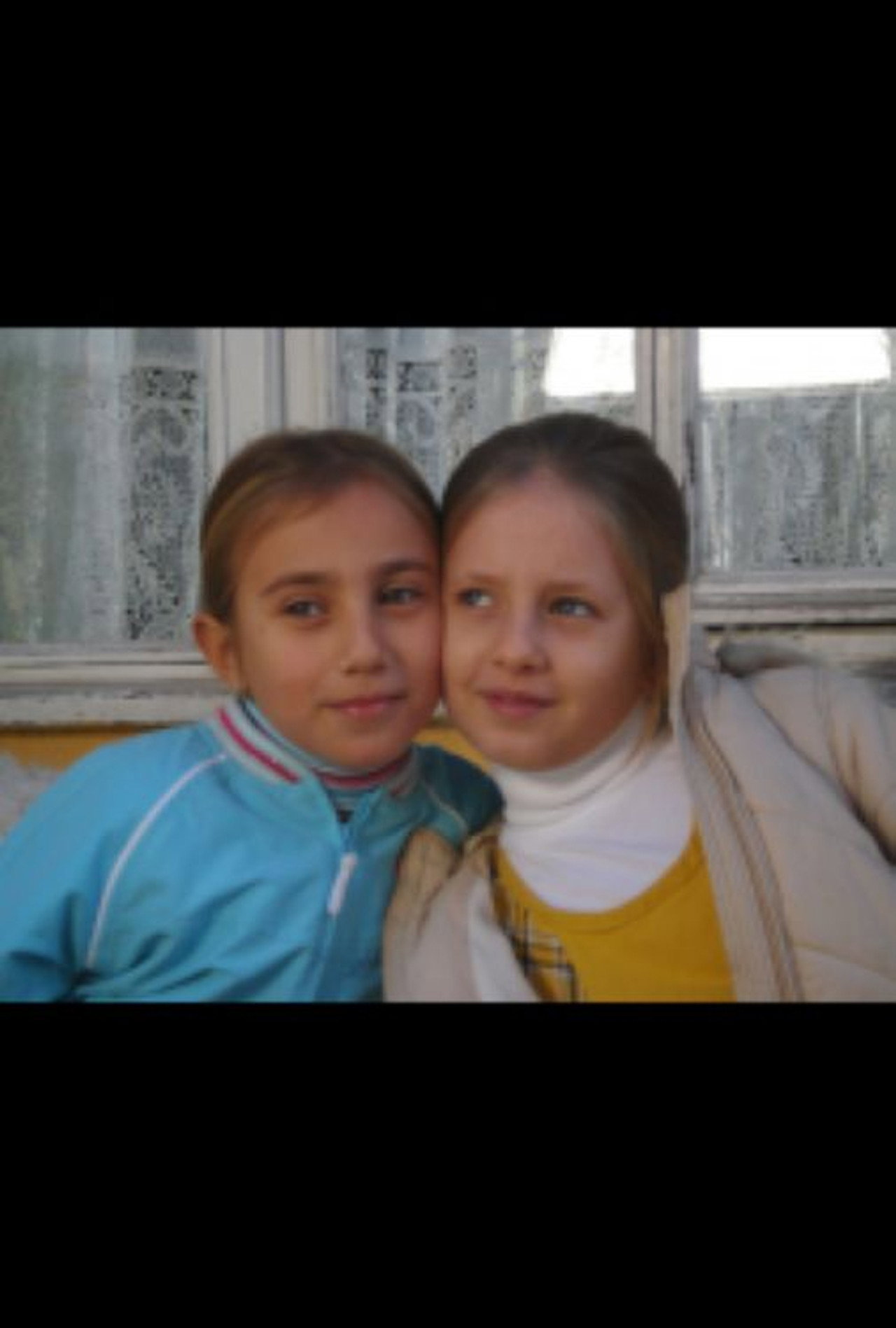 Ece ile Neşe Backdrop