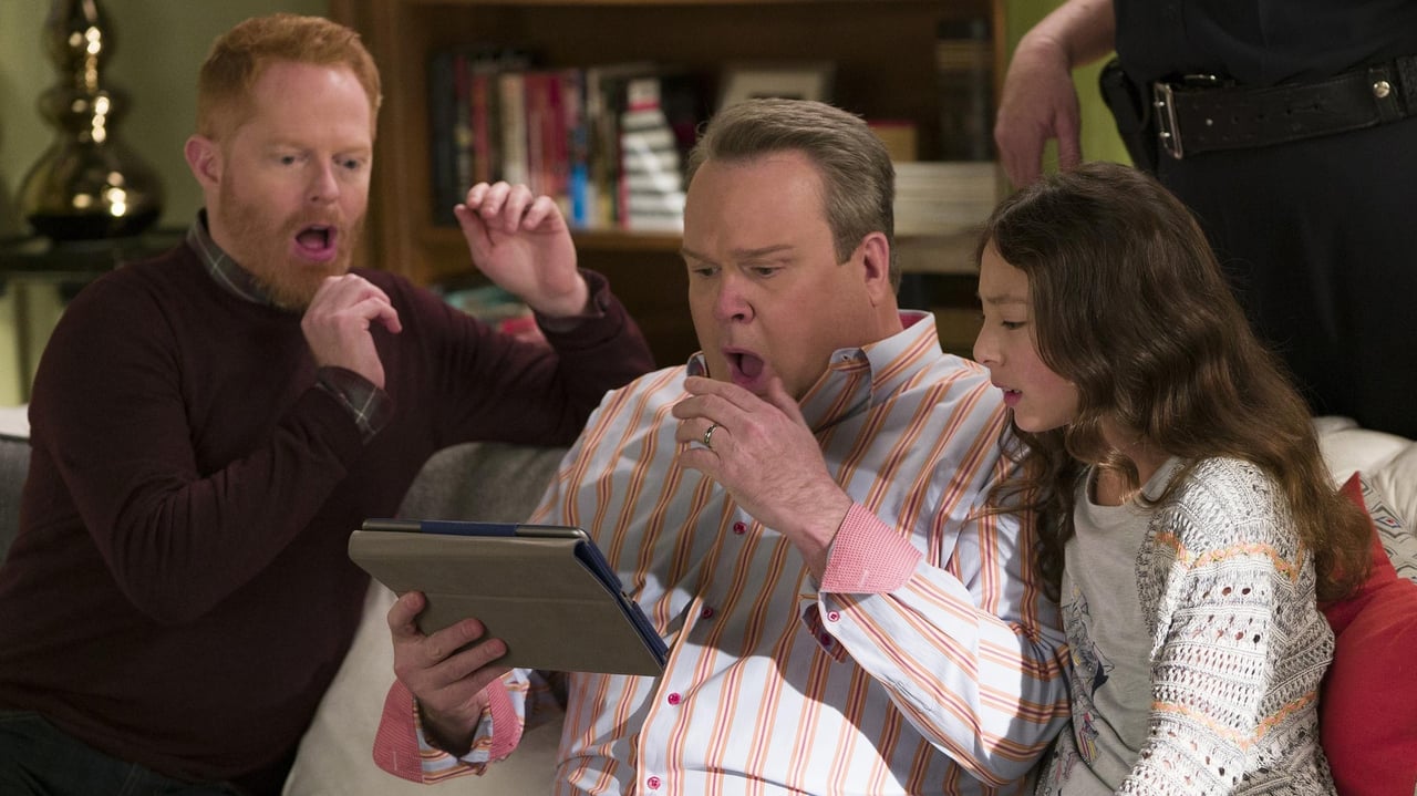 Modern Family - Season 8 Episode 15 : Finding Fizbo