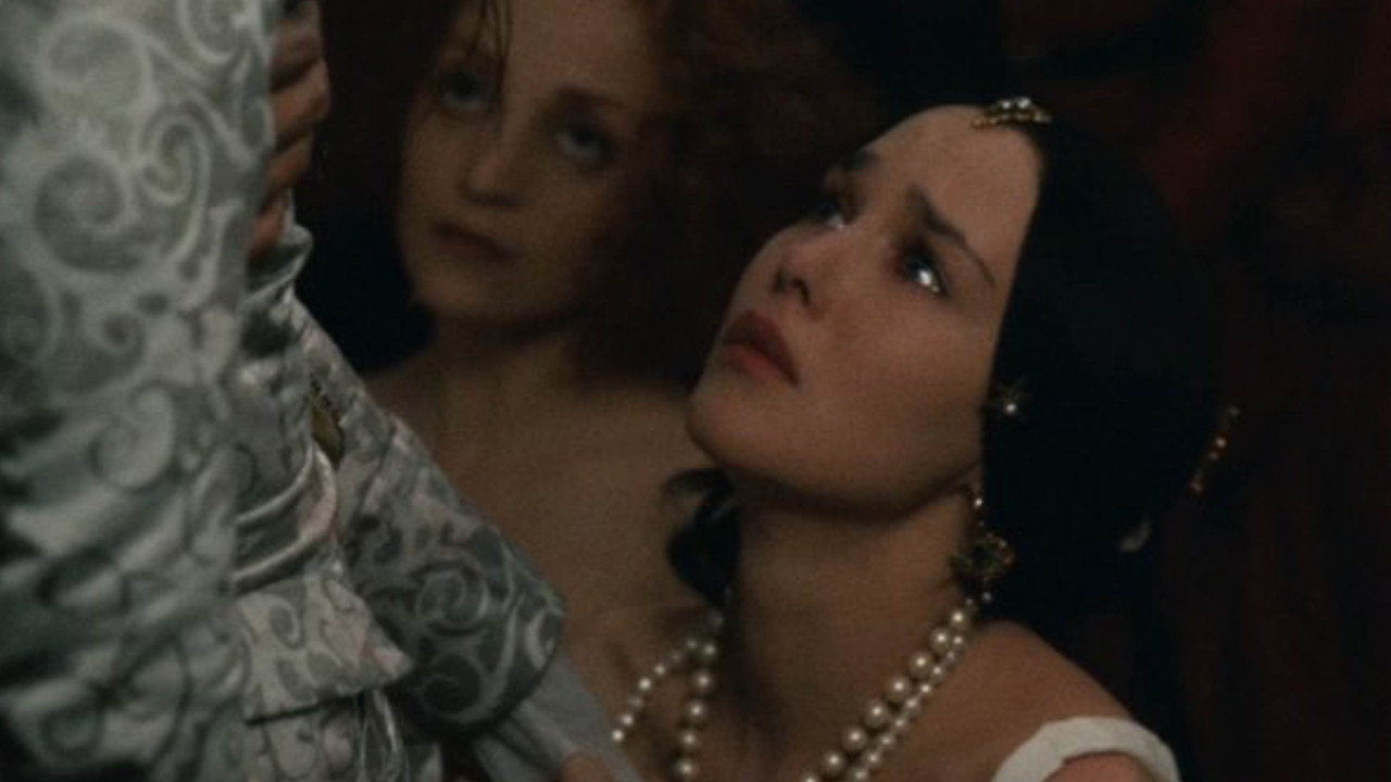 Queen Margot background 36