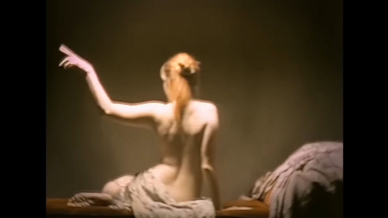 Hole: Violet backdrop