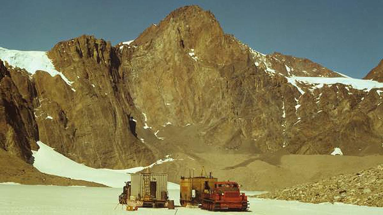 Scen från Reunification in the Ice: The Story of the Last GDR Antarctic Explorers