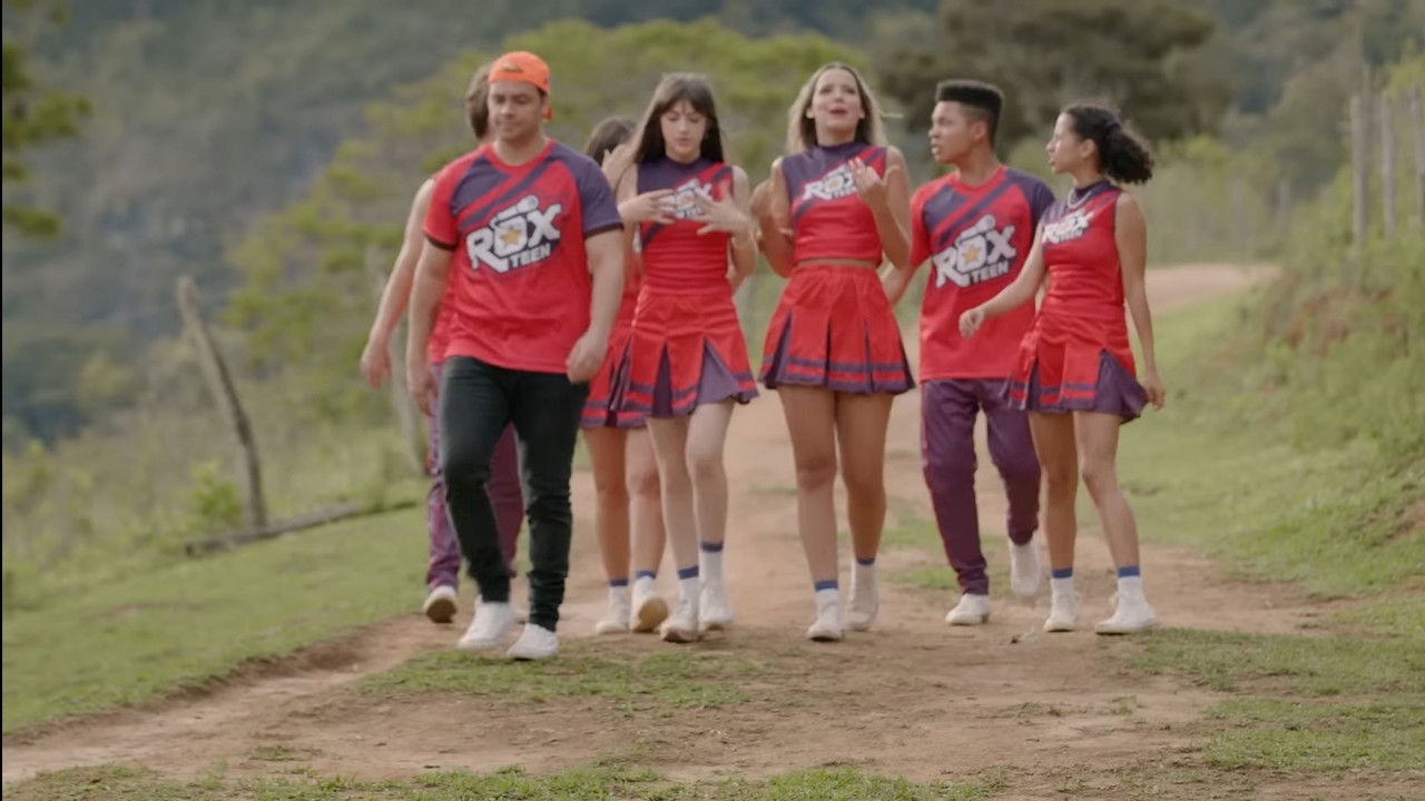 Luccas Neto em: Acampamento de Férias 4, O Desafio Final backdrop