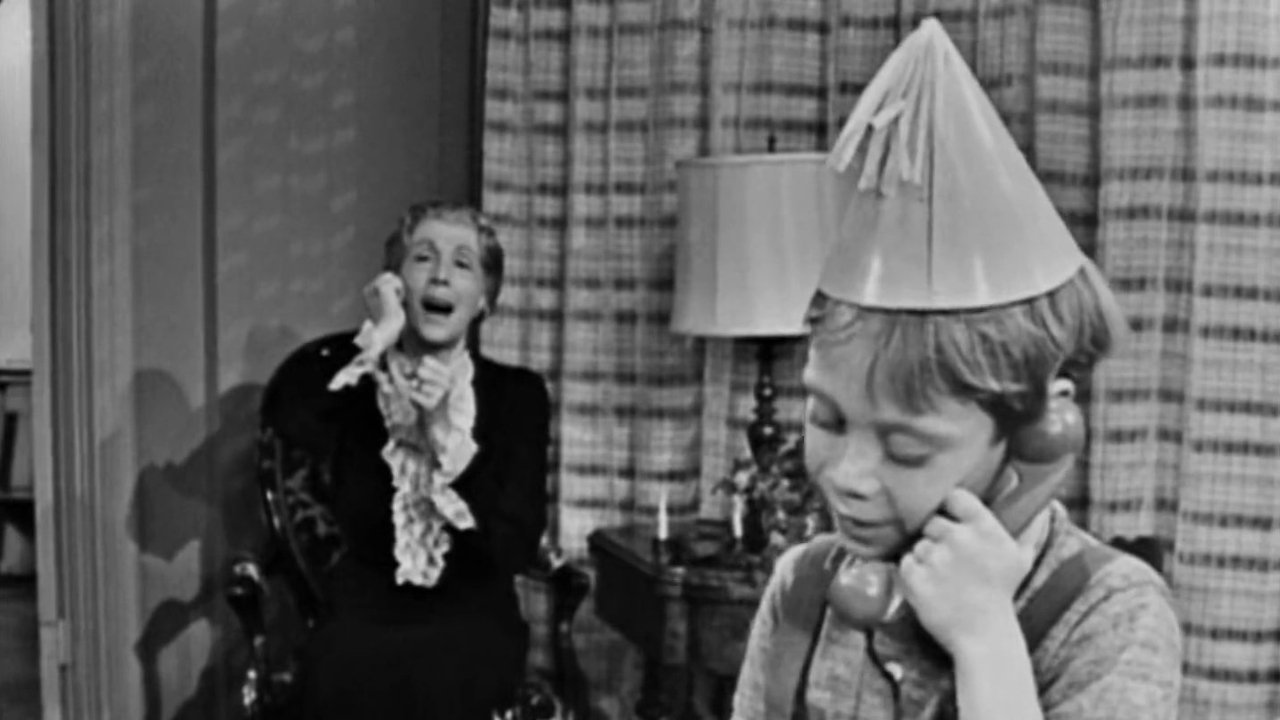 The Twilight Zone - Season 2 Episode 22 : Long Distance Call