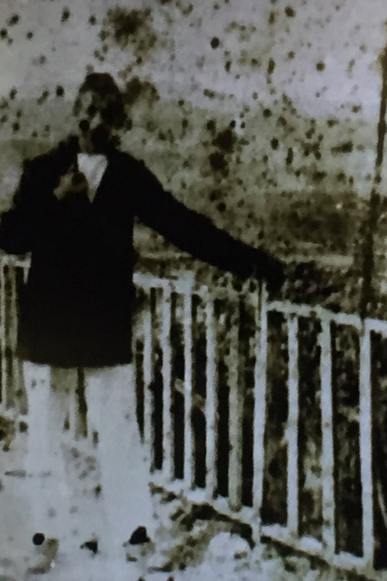 Am Rande der bewohnbaren Welt - Das Leben des Dichters Arthur Rimbaud Backdrop