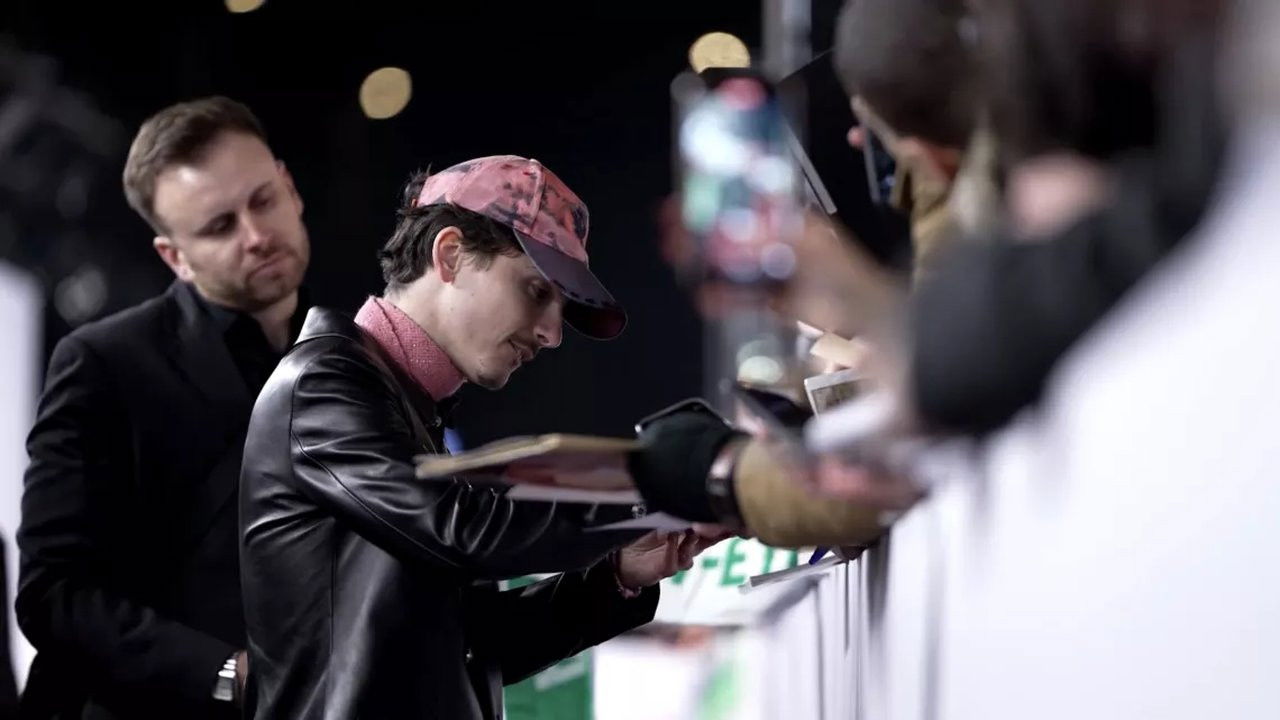 Chalamania – À la poursuite de Timothée Chalamet backdrop