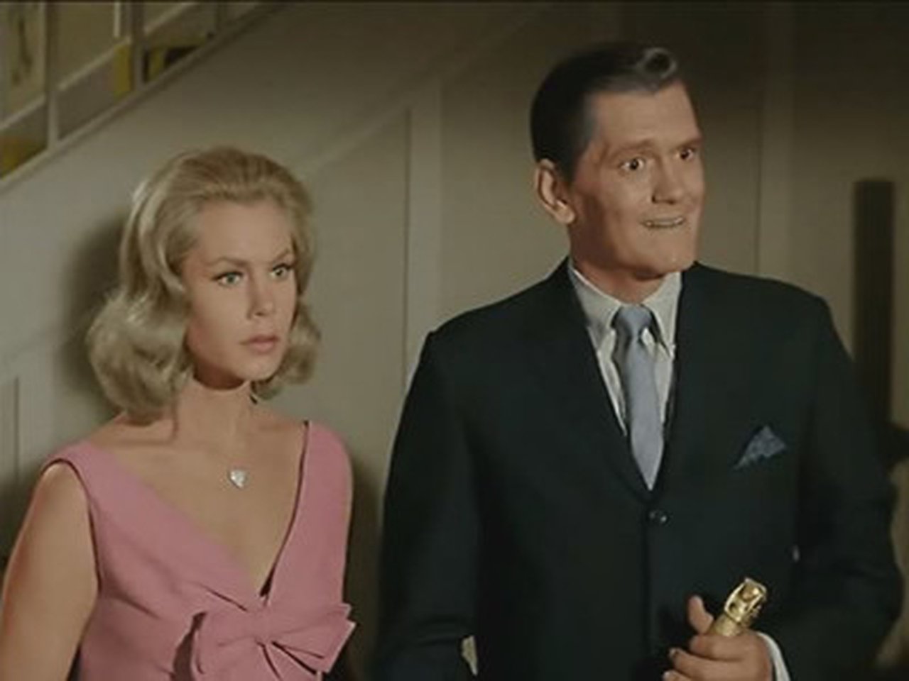 Bewitched - Season 1 Episode 10 : Just One Happy Family