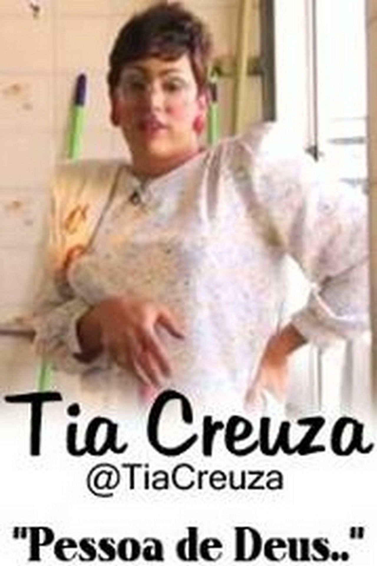 Tia Creuza Backdrop