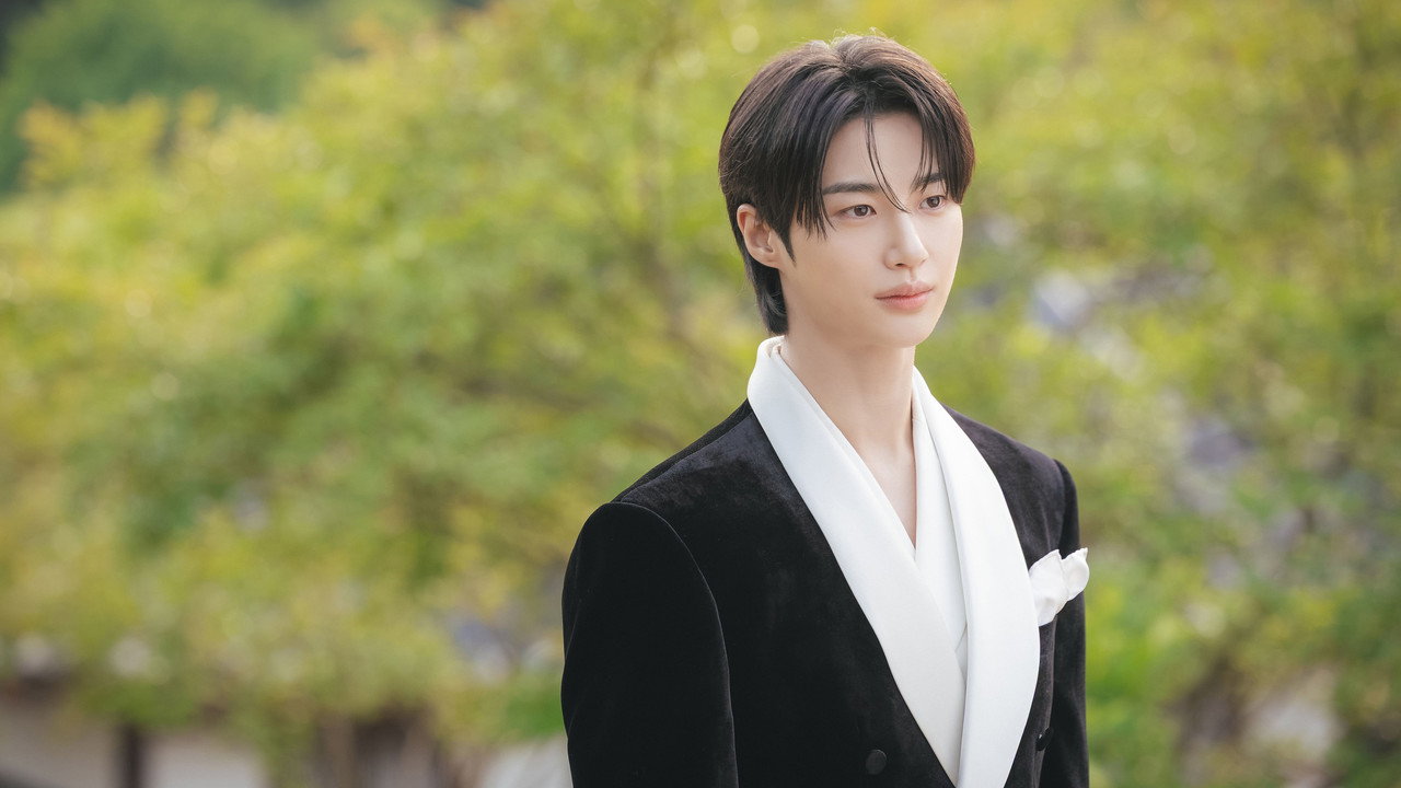 Vương Miện Hoàn Hảo - Backdrop 10