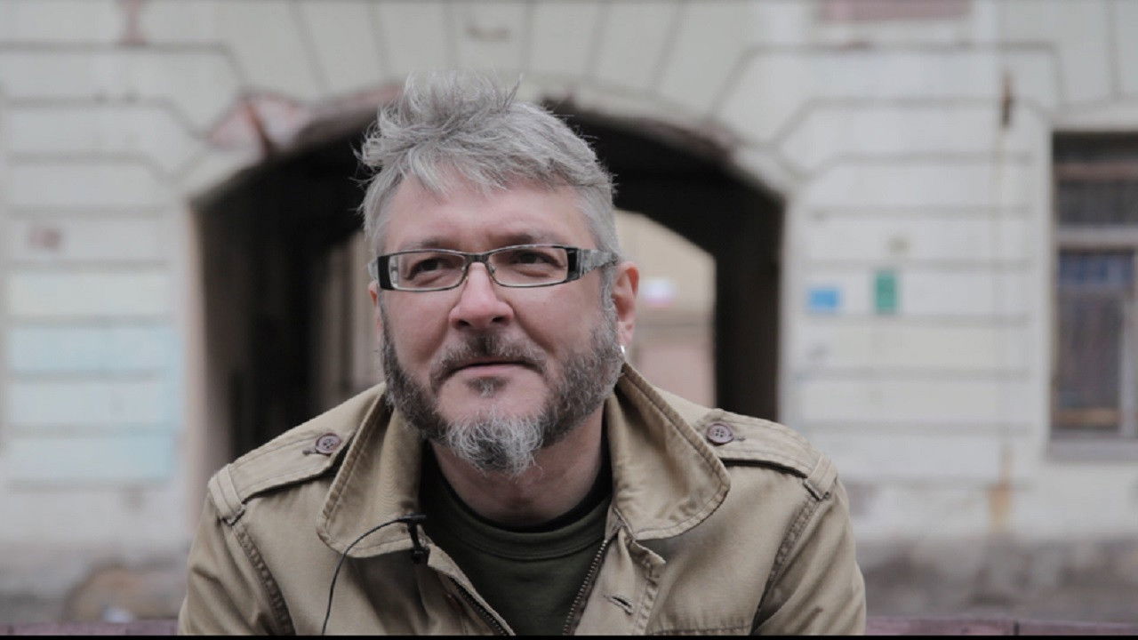 Traces in the Snow backdrop