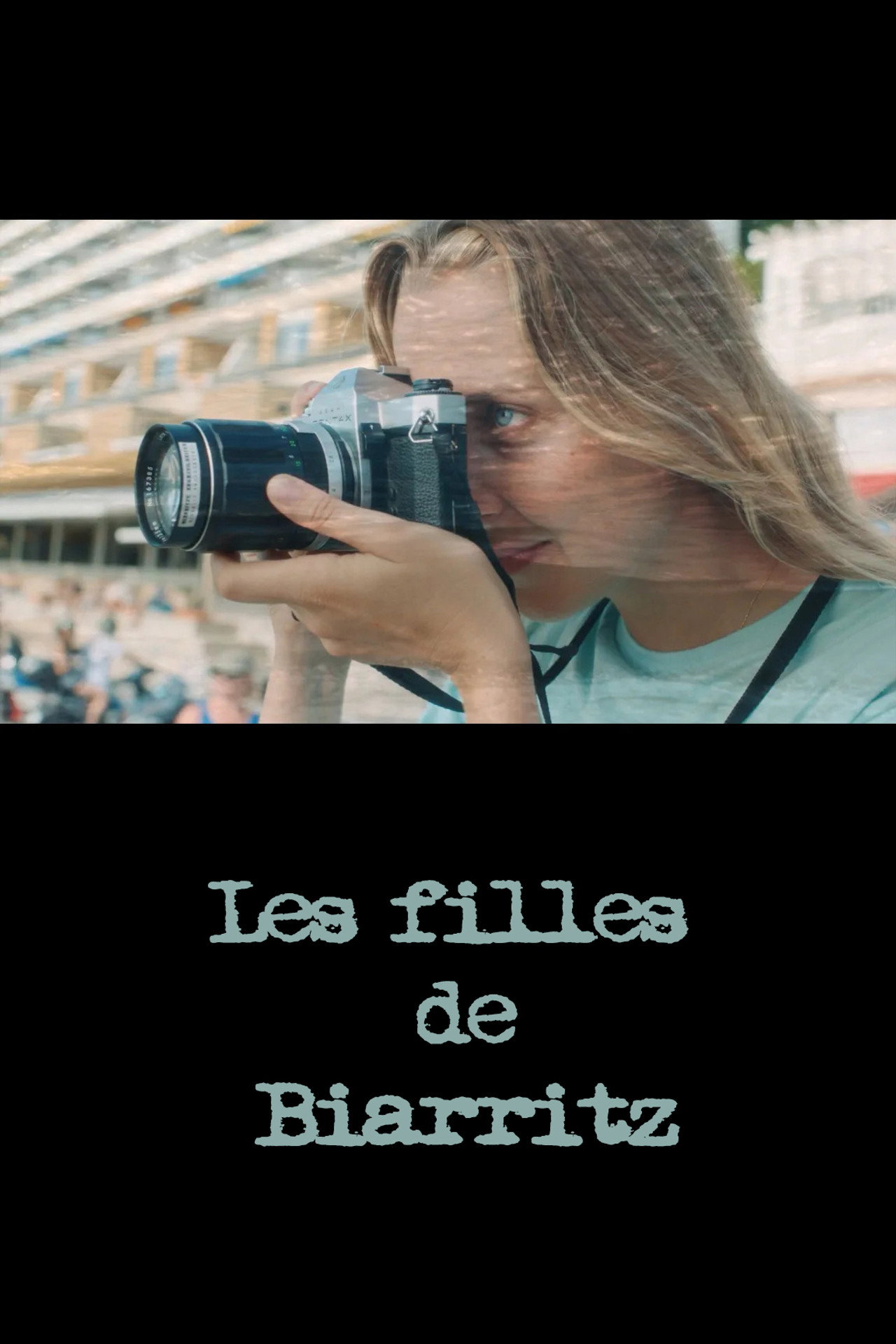 Les Filles de Biarritz Backdrop