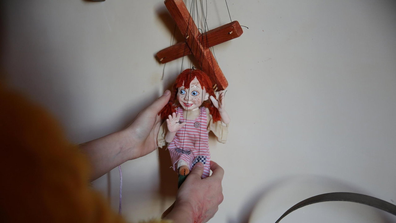 Immagine di copertina del trailer di Strings