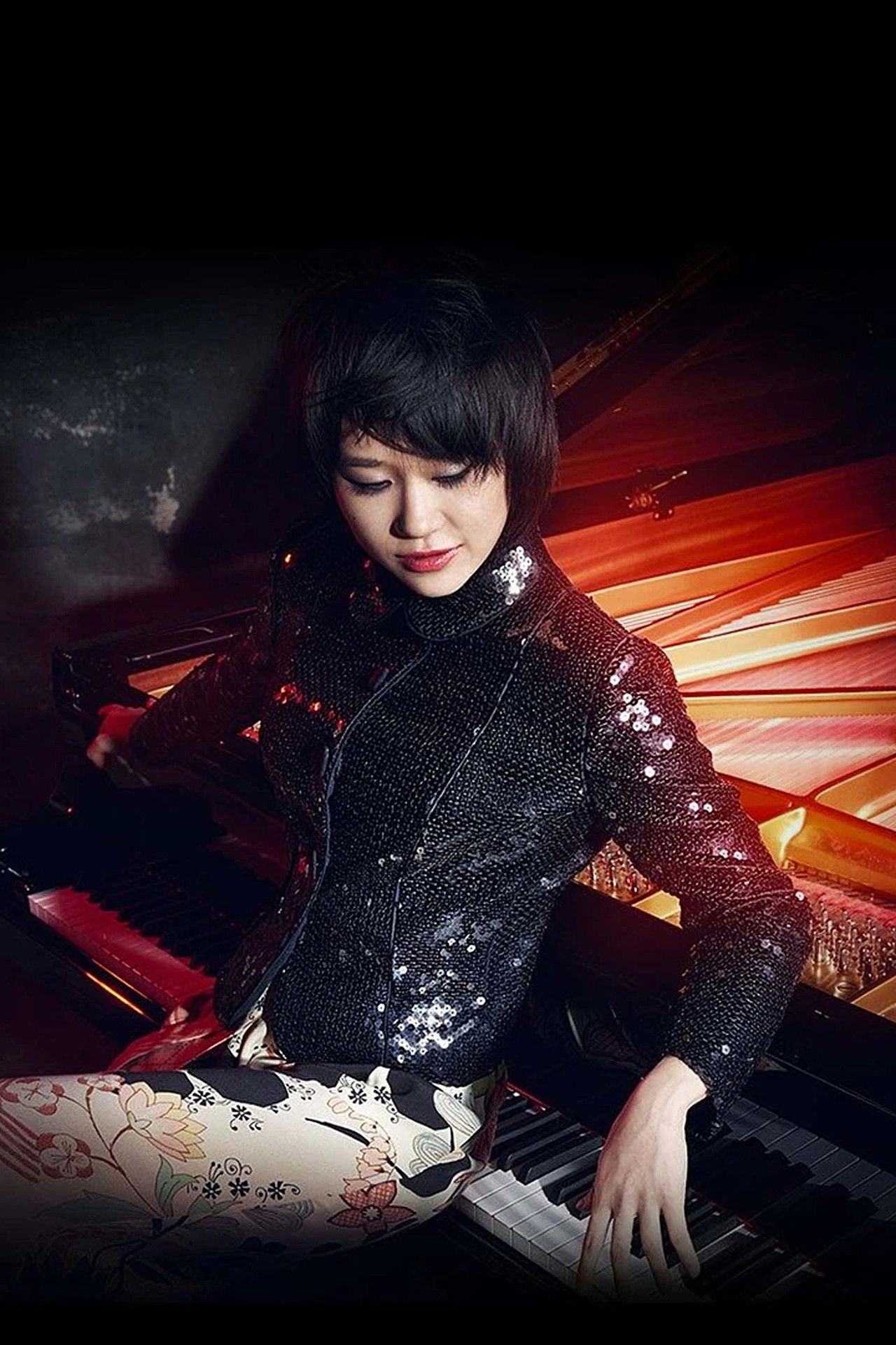Klaus Mäkelä conducts Ravel With Yuja Wang and the Orchestre de Paris Backdrop