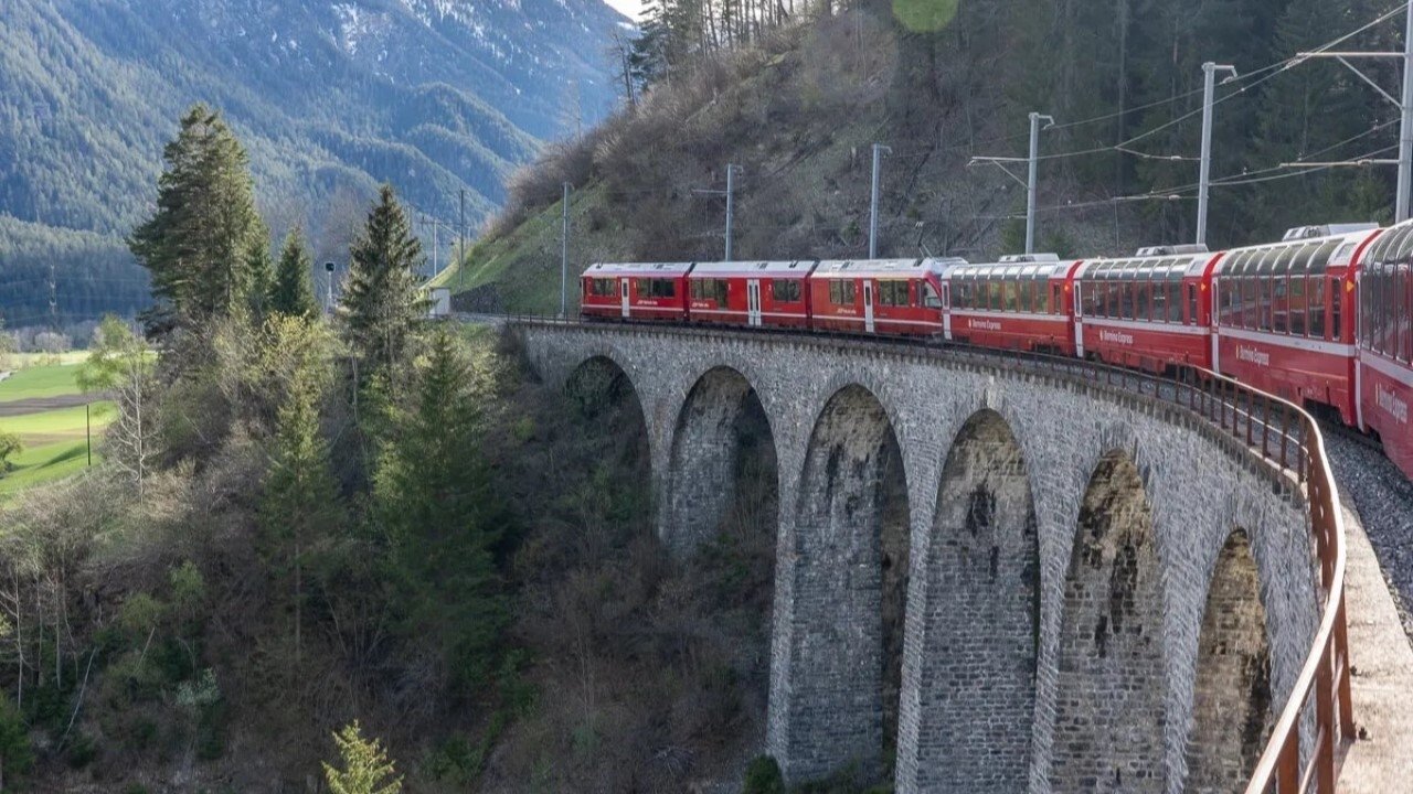 En train à travers la Suisse (2021)