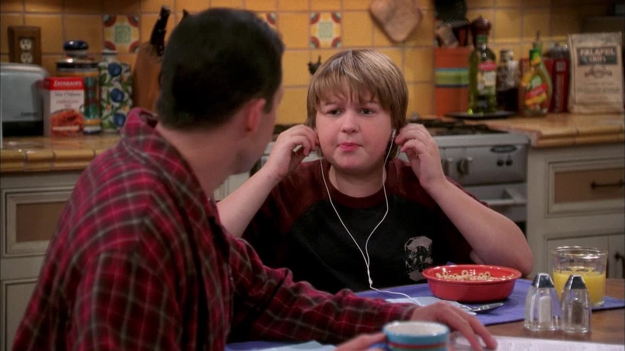 Two and a Half Men - Season 5 Episode 6 : Help Daddy Find His Toenail