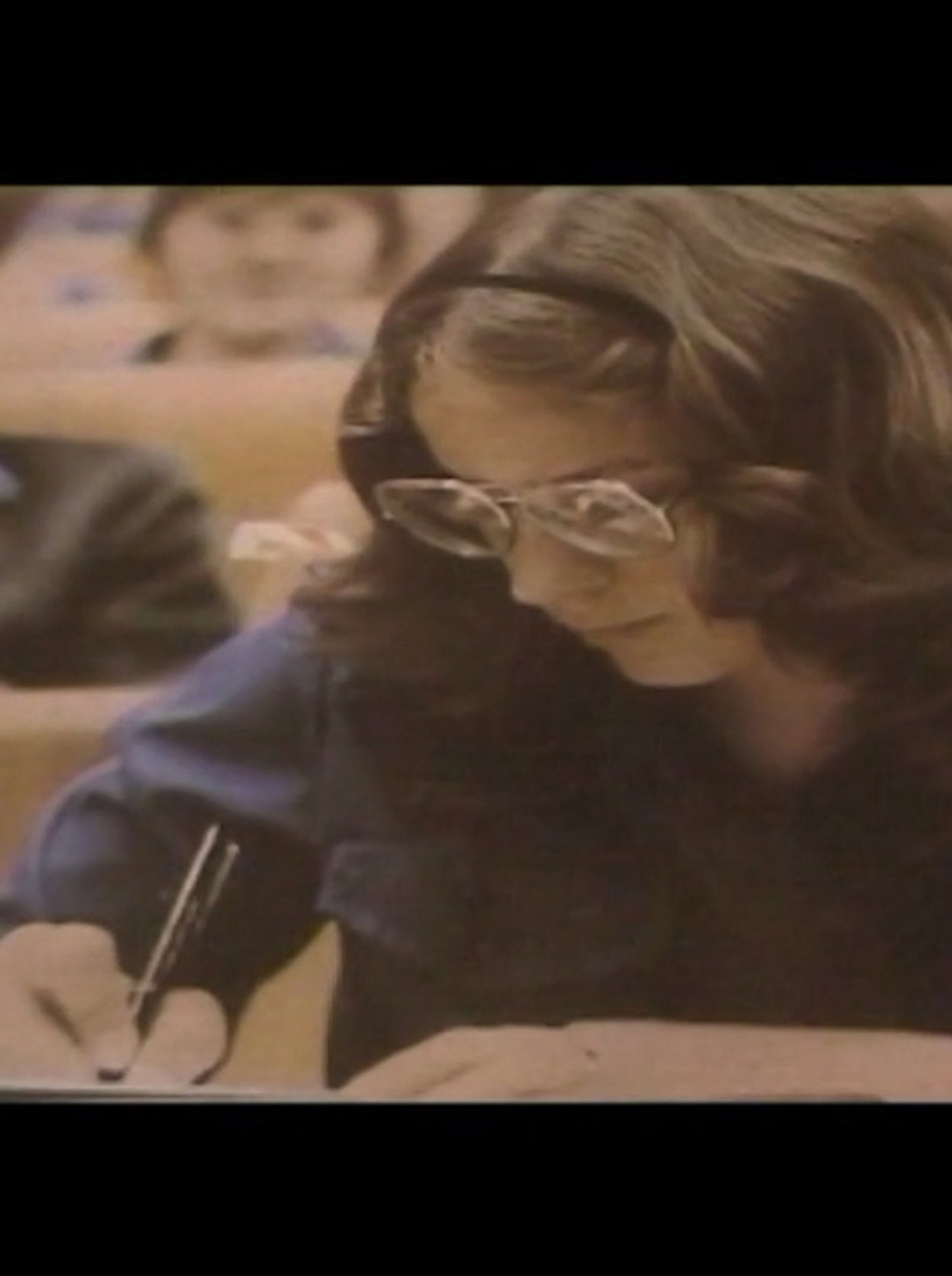 Baixo Erotism Backdrop