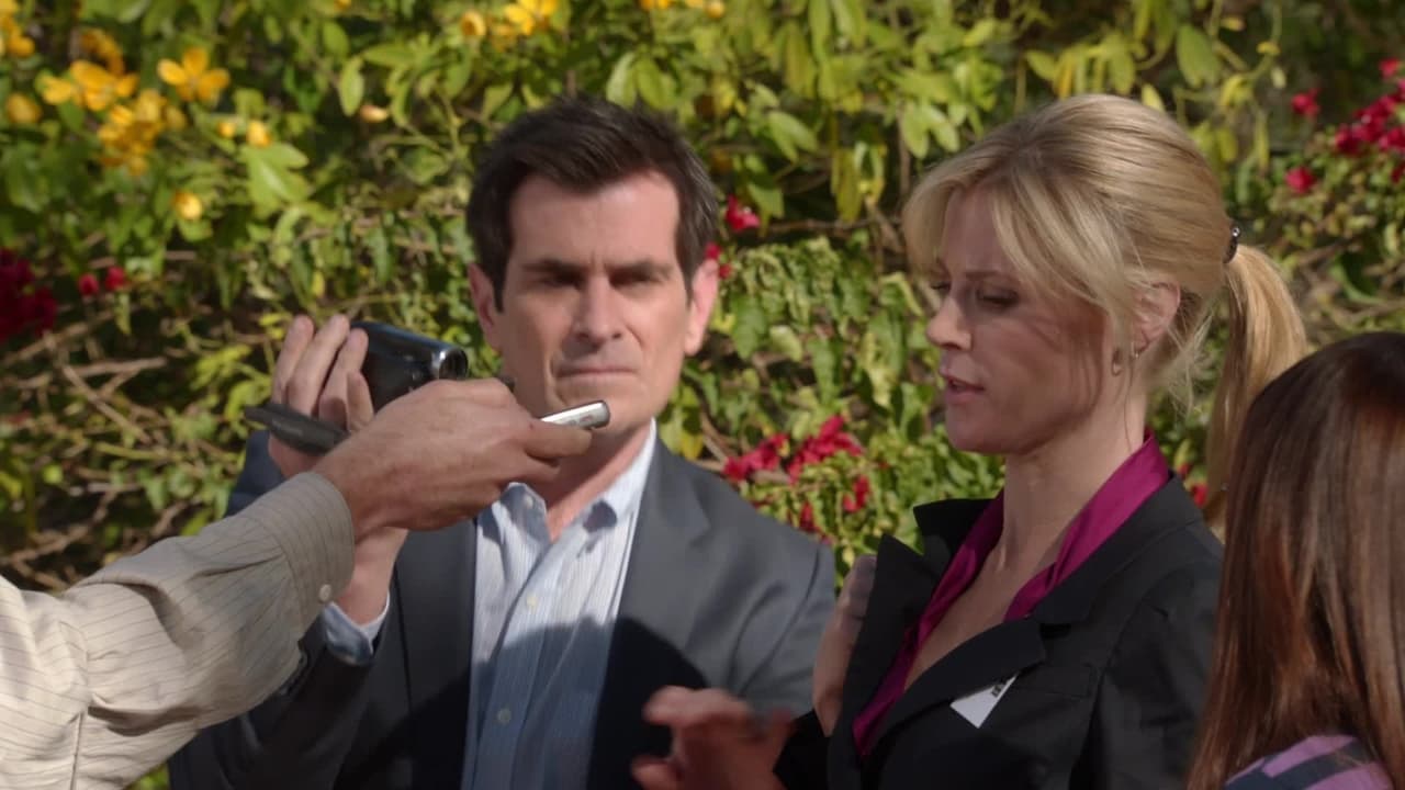 Modern Family - Season 3 Episode 19 : Election Day