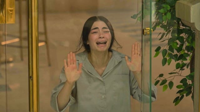 ما تراه ليس كما يبدو backdrop