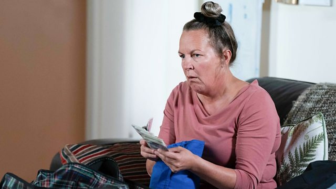 EastEnders - Season 39 Episode 184 : 15/11/2023