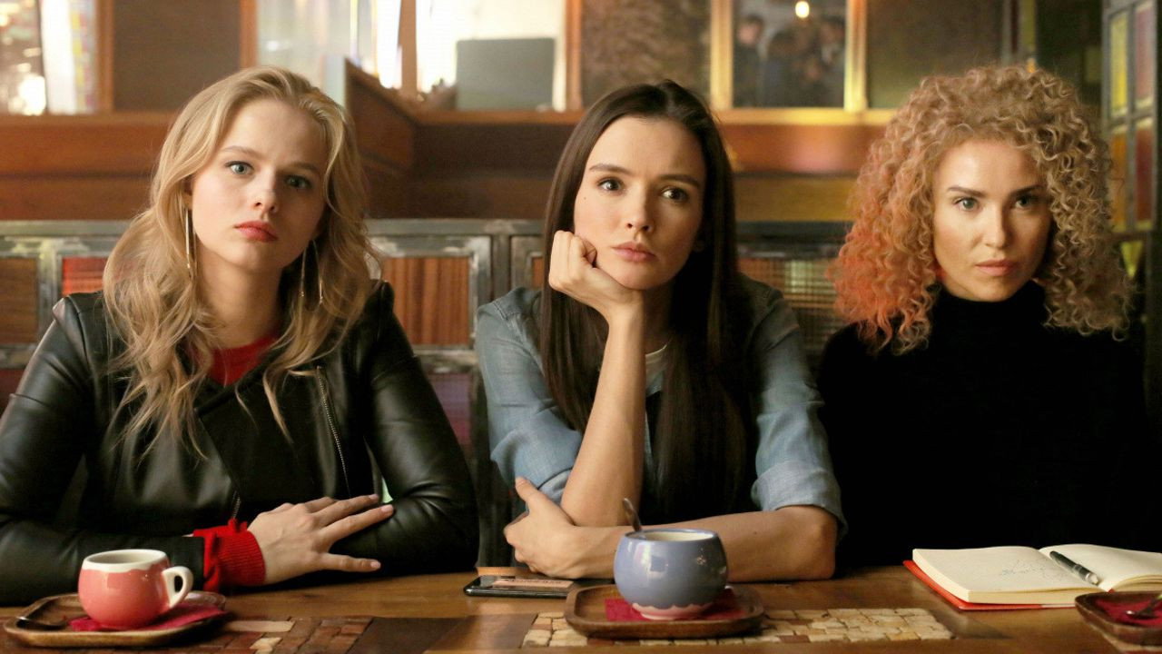 Mistresses (2019) Hindi Dubbed backdrop