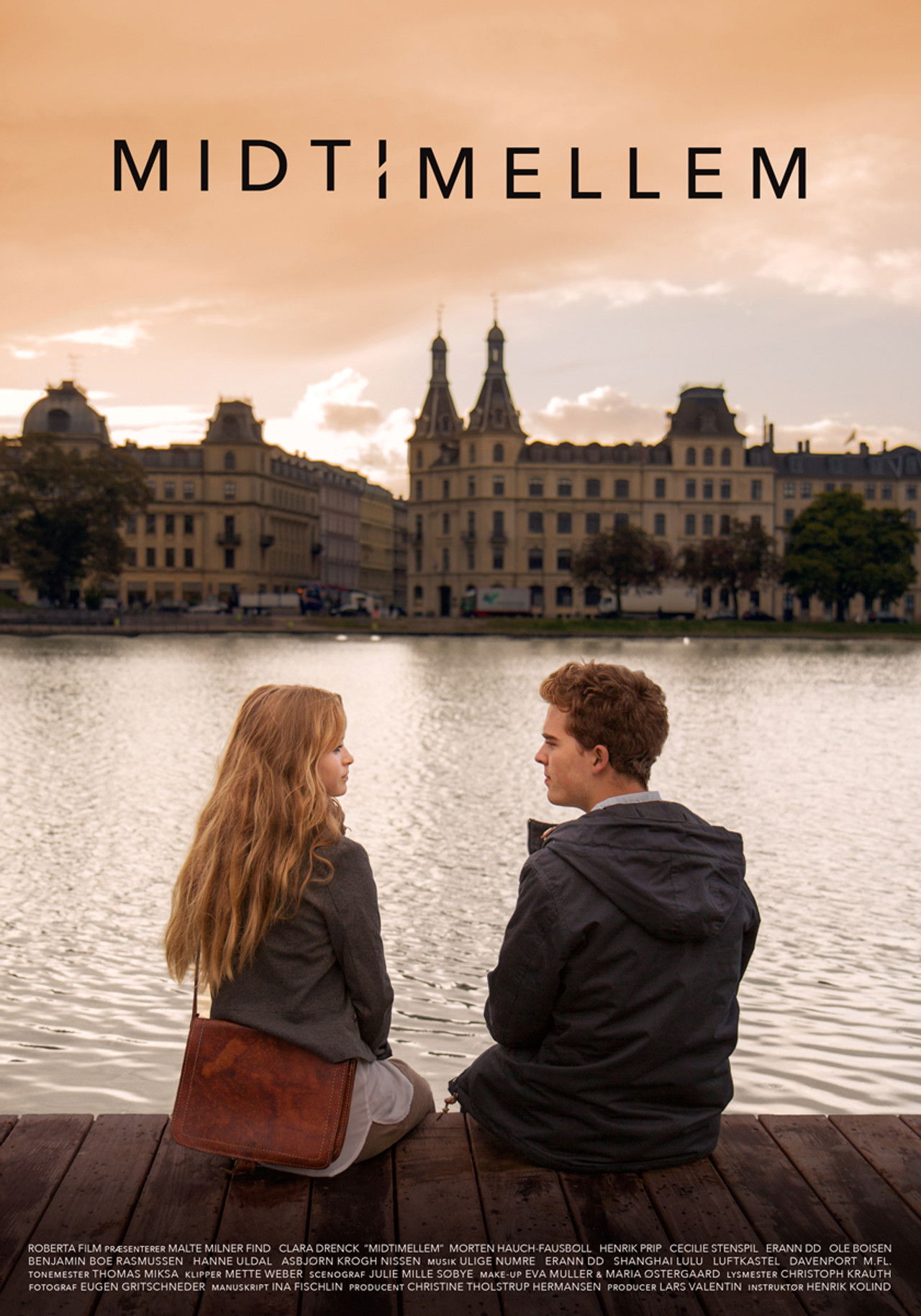 Midtimellem Backdrop