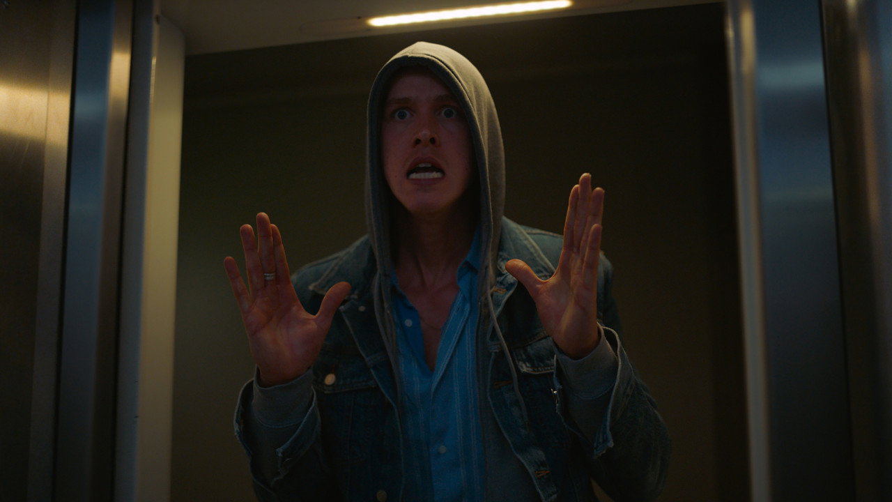 Triangle of Sadness background 39