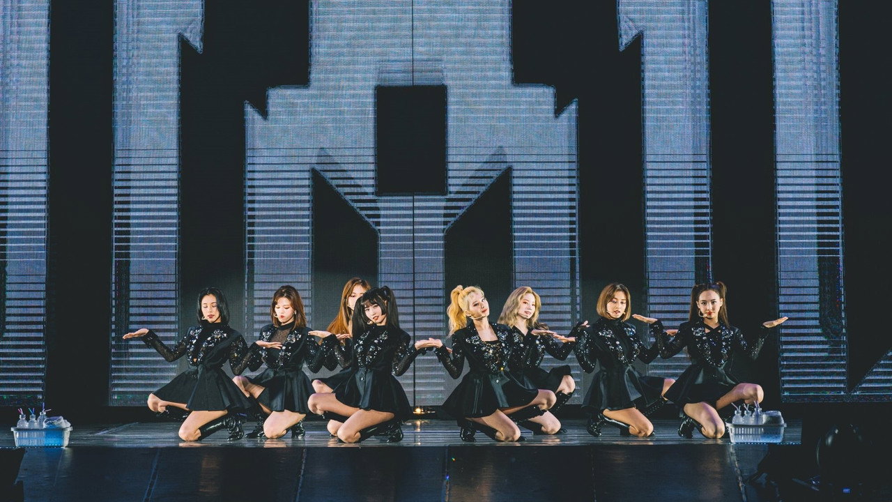 TWICE: Seize The Light