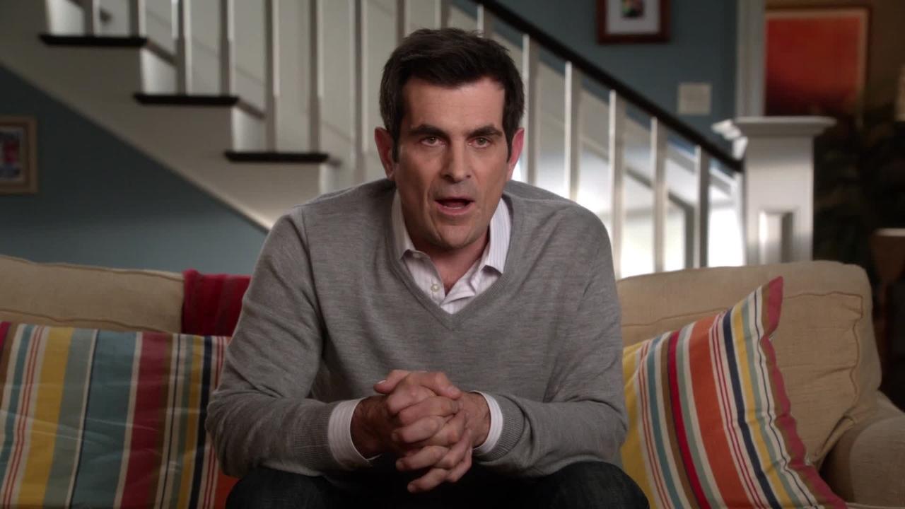 Modern Family - Season 3 Episode 18 : Send Out the Clowns