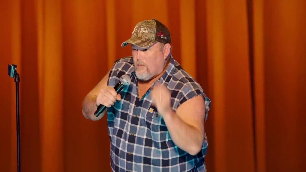 Larry The Cable Guy: Remain Seated background