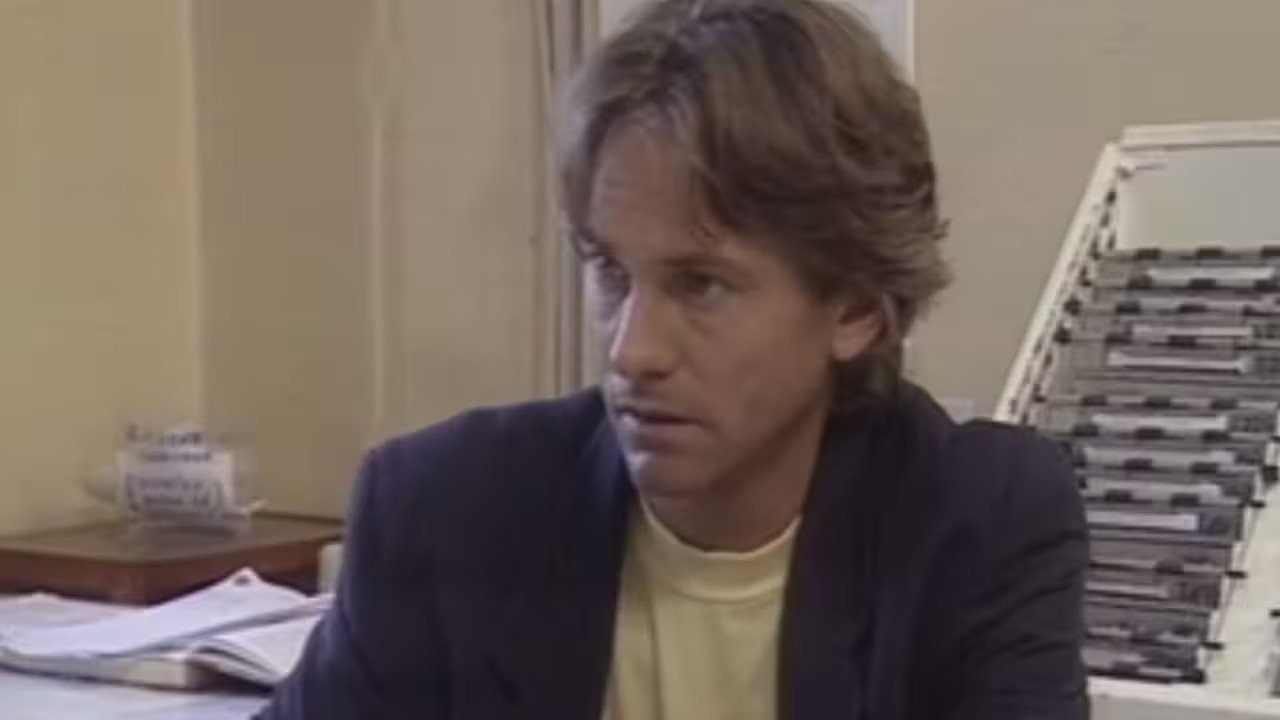 A doctor in the family - Season 2 Episode 9 : Shocking news / The peace train