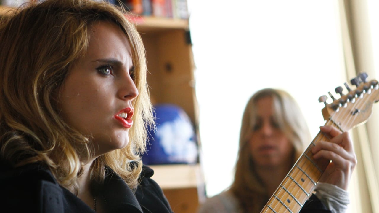 NPR Tiny Desk Concerts - Season 5 Episode 6 : Anna Calvi