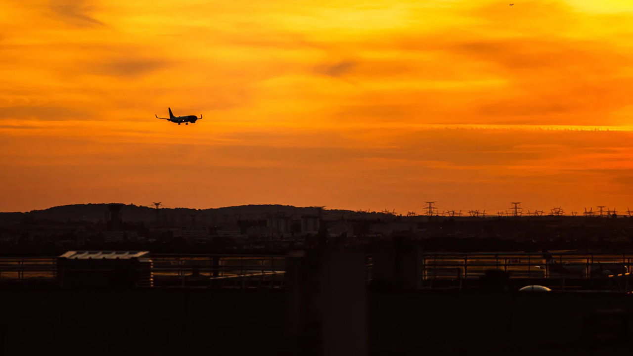 Terminal 1 : Air, Phoenix et Étienne de Crécy still 6