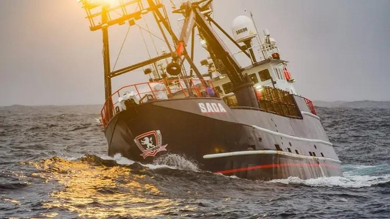 Deadliest Catch - Season 16 Episode 11 : Chase Boat Rescue