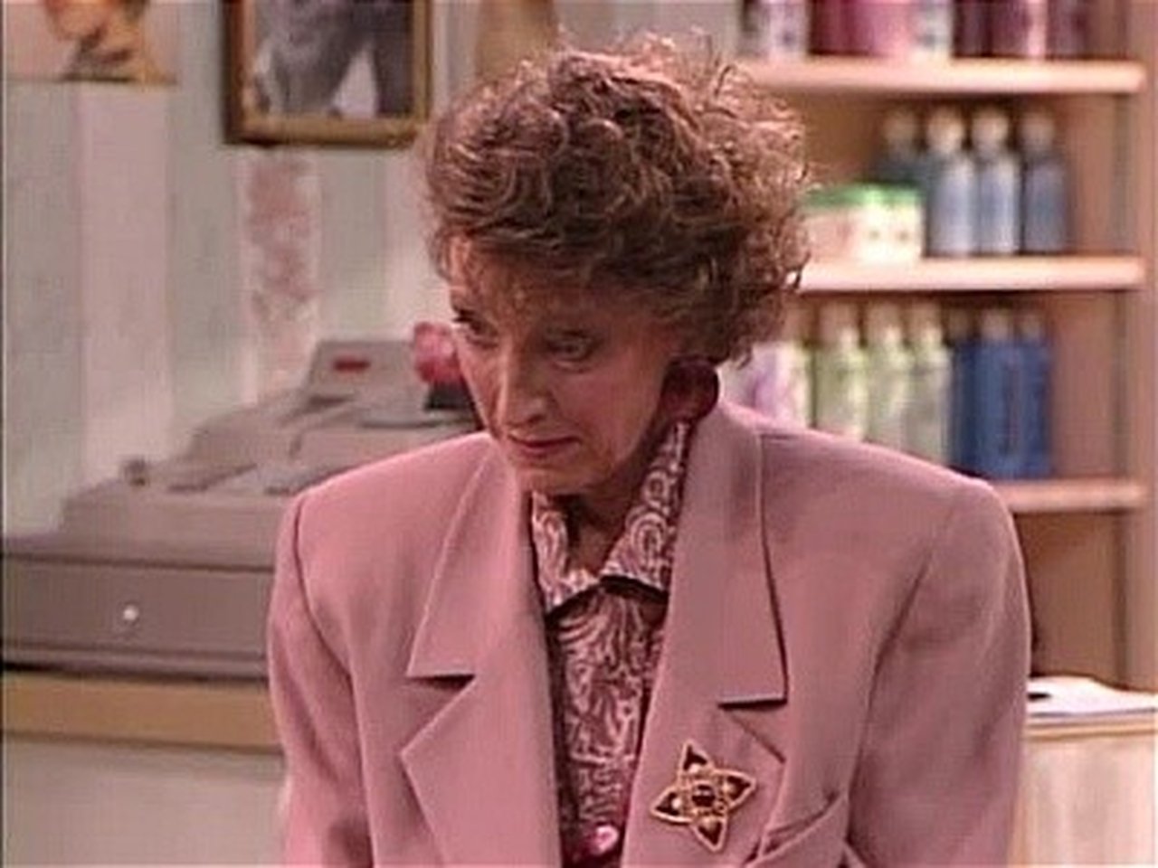 Roseanne - Season 2 Episode 17 : Hair