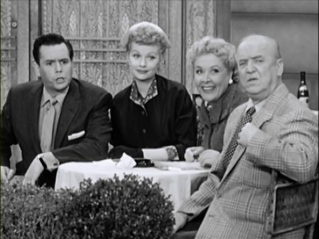 I Love Lucy - Season 5 Episode 20 : Lucy Gets a Paris Gown