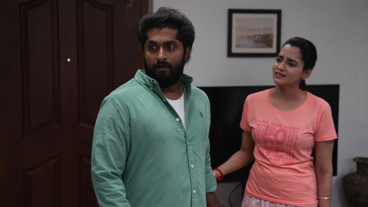 Raveendra Nee Evide? backdrop