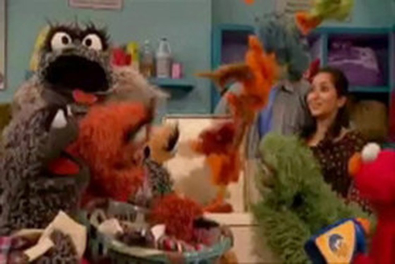 Sesame Street - Season 40 Episode 10 : Grouch Messing Machine