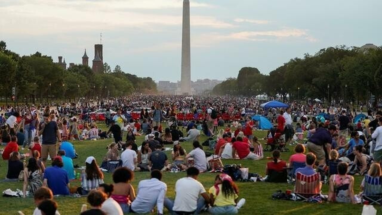 PBS NewsHour - Season 46 Episode 132 : July 5, 2021