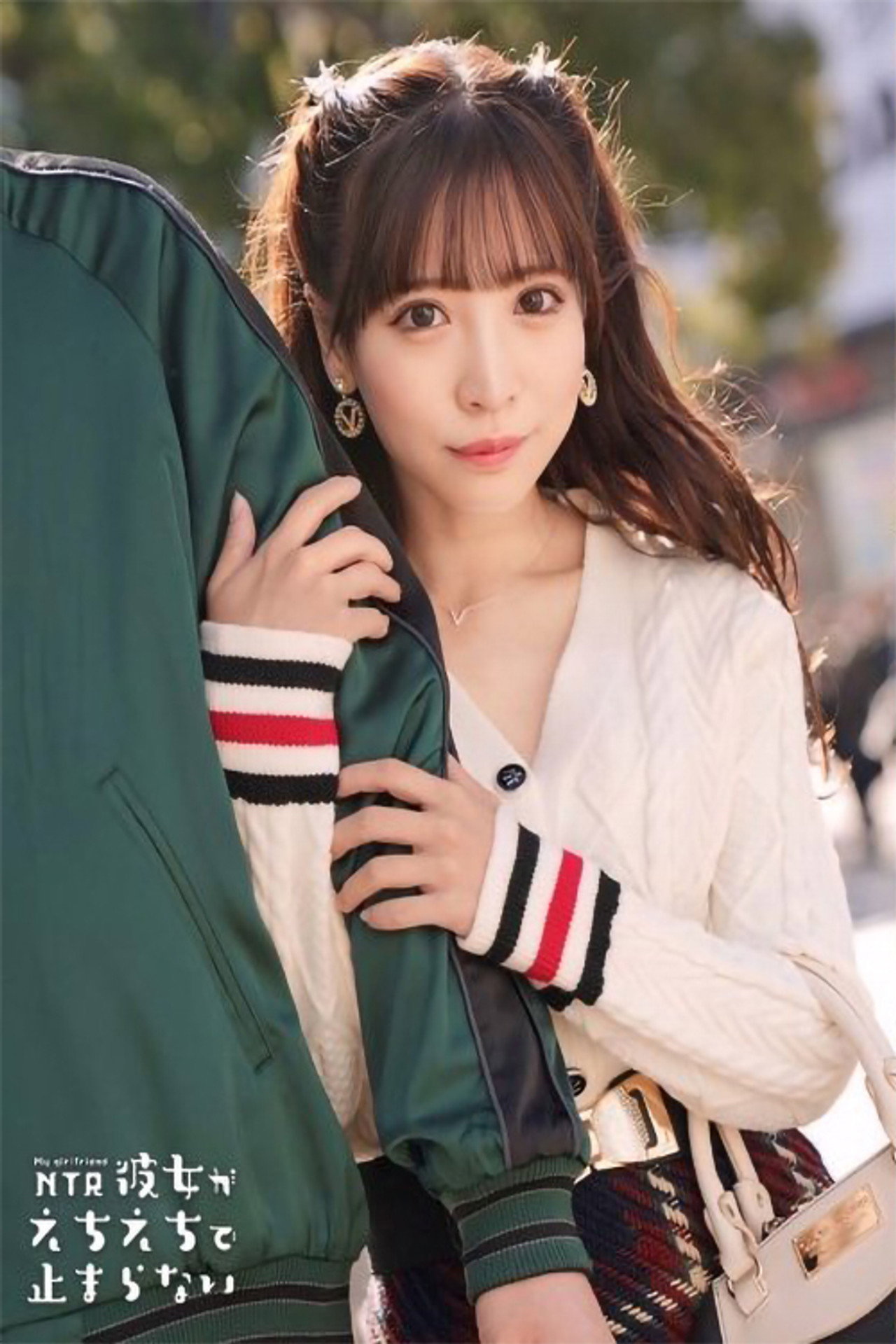 【兄妹カップルNTRセックス】妹は小悪魔な桃尻美少女!兄が寝ている横で声我慢セックス開始!美尻をプリッと突き出し濃厚フェラチオ!吹き出しては止まらない美少女のほとばしる潮吹き!えちえちボディと天性のエロスで男を無邪気に誘惑!兄の前でノリノリ生中セックス!【彼女がえちえちで止まらない】【あやや】