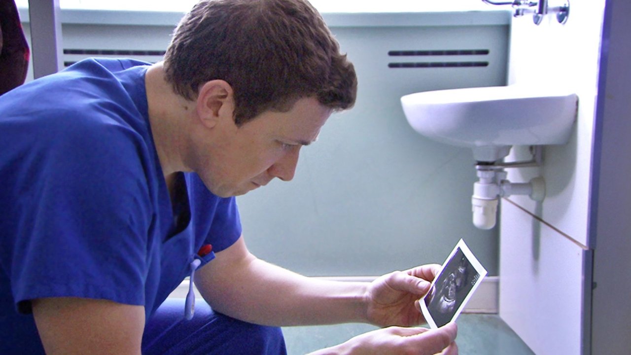 Holby City - Season 15 Episode 49 : Contra Mundum