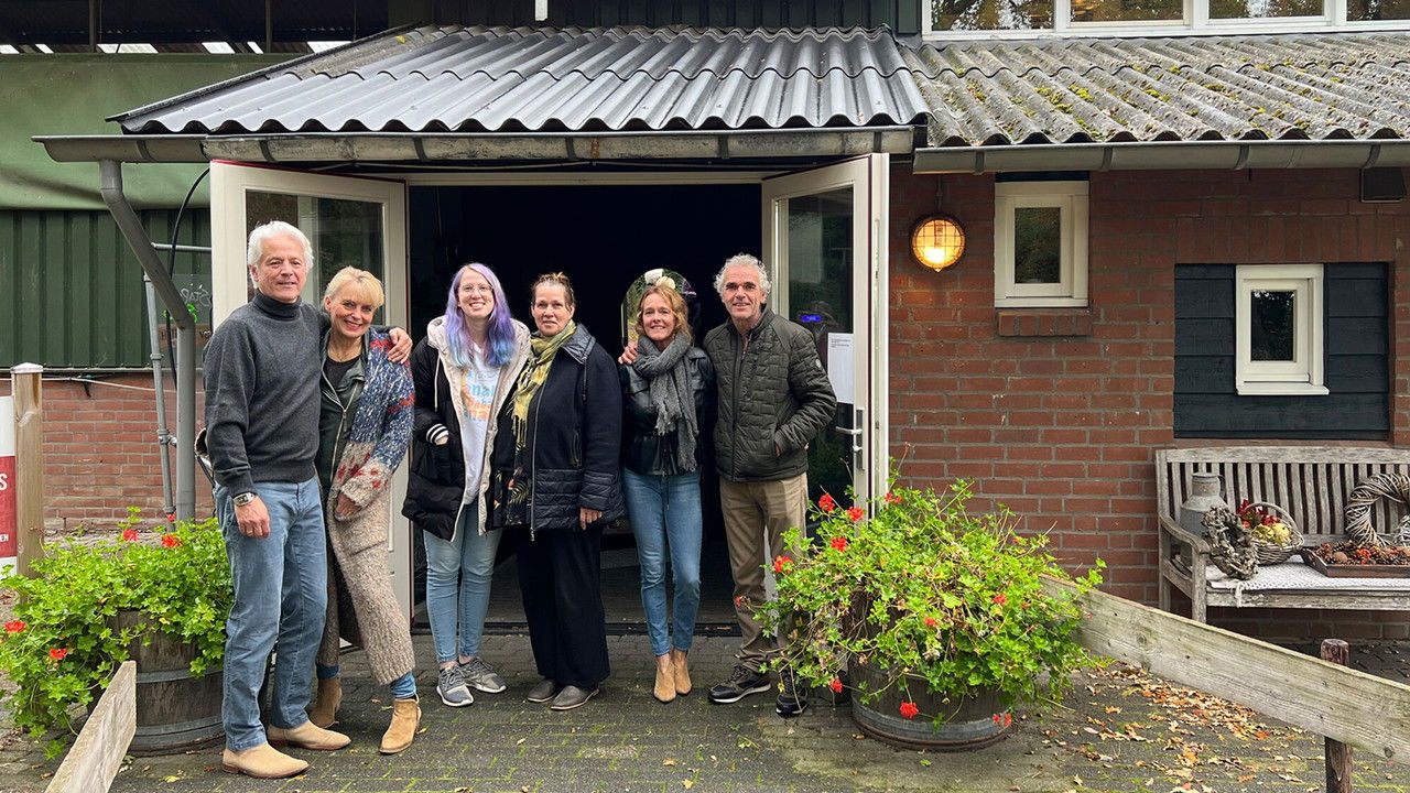 Bed & Breakfast - Season 17 Episode 1 : Episode 1