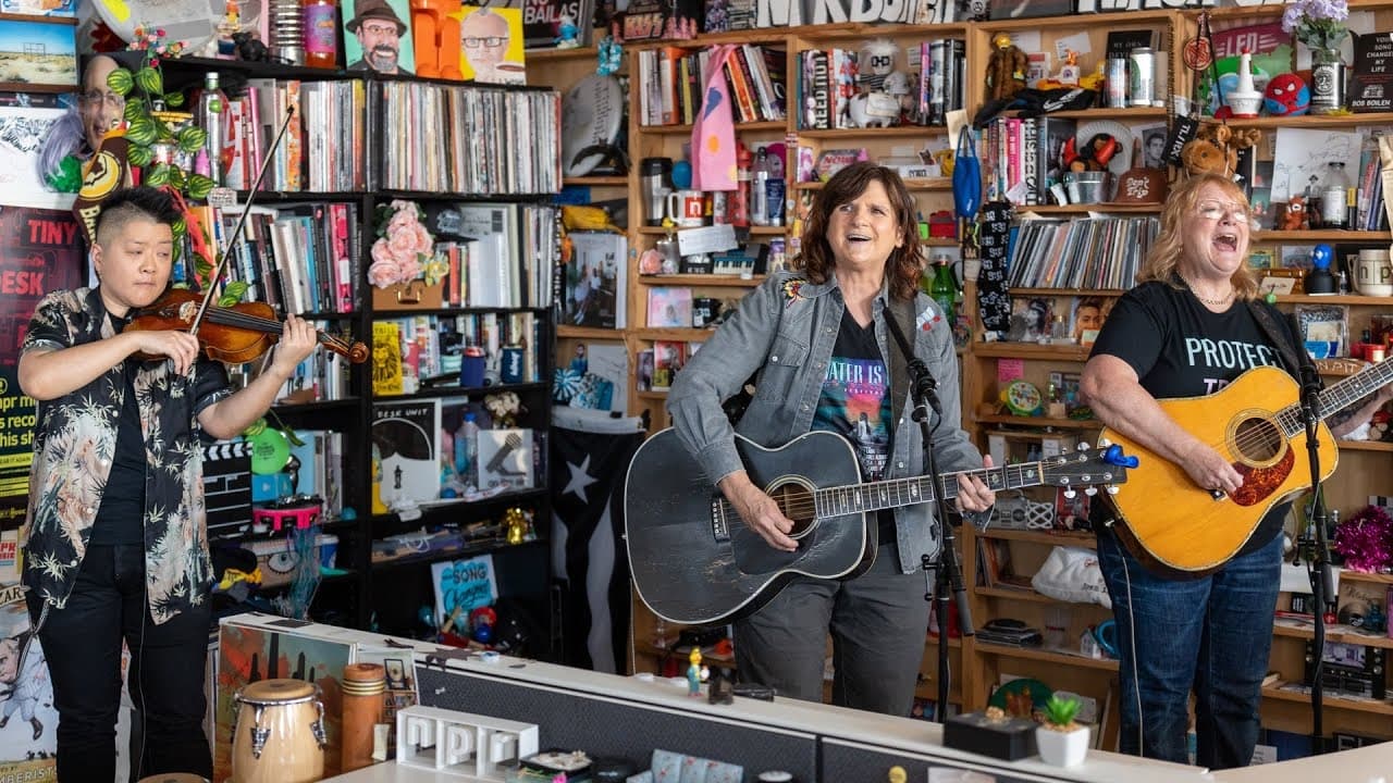 NPR Tiny Desk Concerts - Season 16 Episode 17 : Indigo Girls