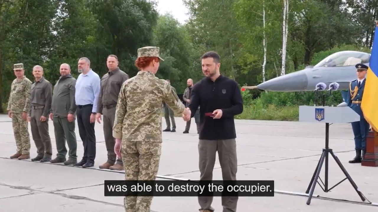 Le Dessous des images — Zelensky : la guerre à ciel ouvert