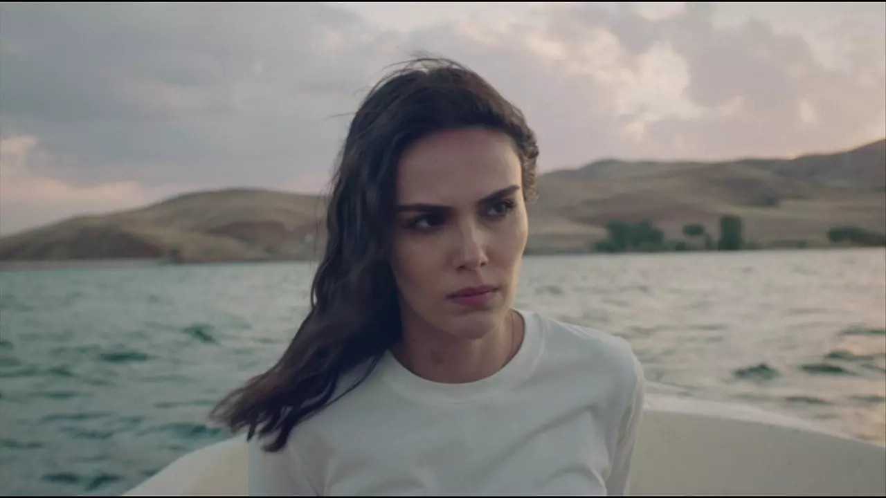 Güzel Aşklar Diyarı backdrop