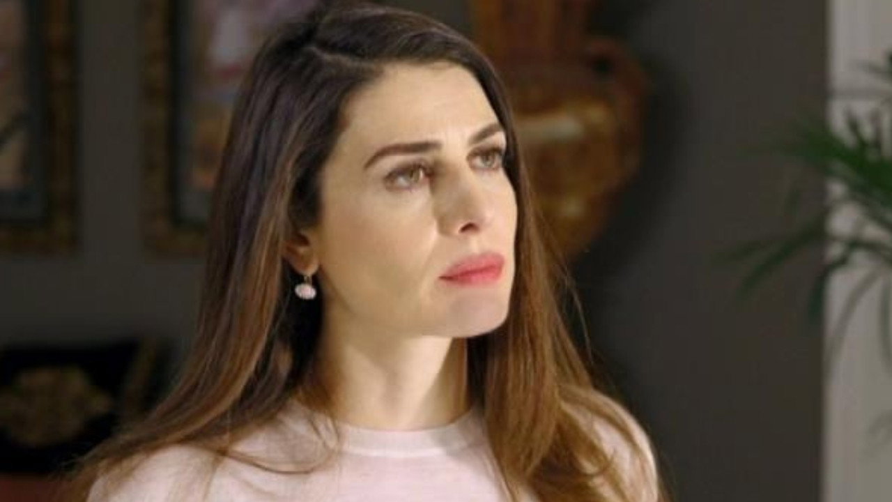 Paramparça backdrop