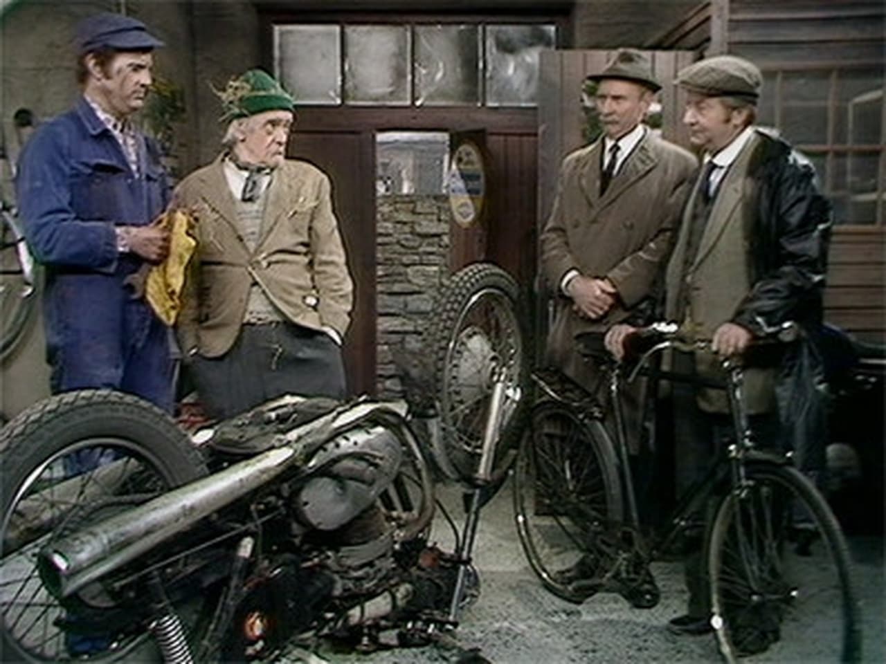 Last of the Summer Wine - Season 2 Episode 1 : Forked Lightning