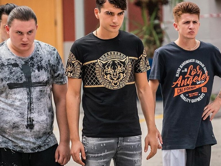 O Mar Lá Fora backdrop