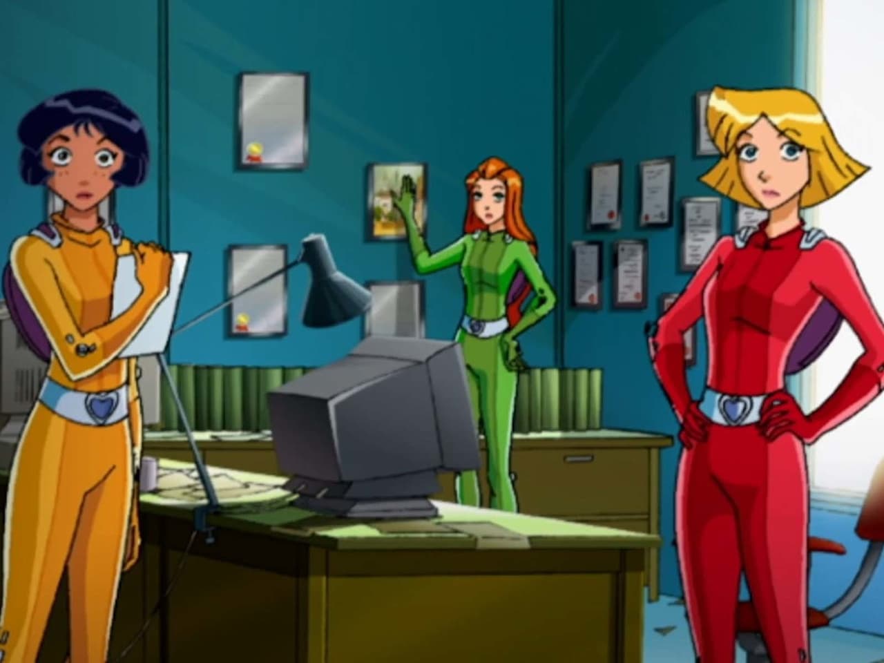 Totally Spies! - Season 3 Episode 23 : Head Shrinker Much?