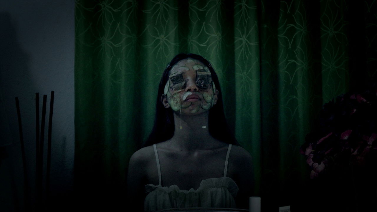 Ndonjëherë, unë bëj kujdesin e lëkurës sime në errësirë backdrop